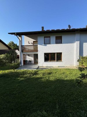 Moderne, gepflegte DHH  mit schönem Garten unweit vom Stadtplatz in Neumark St. Veit