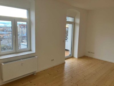 moderne 3 Raum Wohnung mit Balkon (WG geeignet)