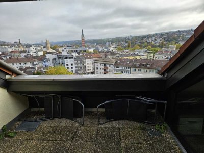 Exklusive, modernisierte 3-Zimmer-Dachgeschosswohnung mit Balkon und Einbauküche in Pforzheim