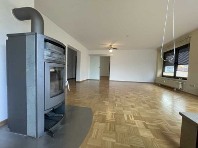 Modernisierte 4,5 Zimmer mit Kamin und Balkon