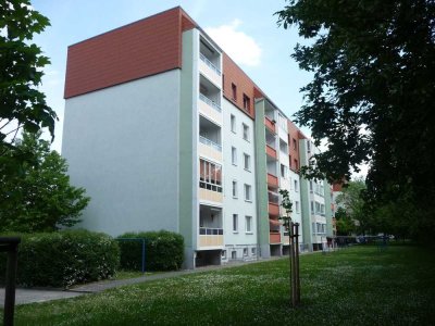 Wir sanieren für Sie eine 4-Zimmerwohnung mit Balkon (Südseite) in sehr ruhiger Lage!