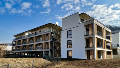 Exklusive 4 Zimmer Wohnung mit großer Balkonfläche - in zentraler Lage.