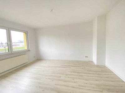 Wieder verfügbar..... Neu renovierte 4-Raum-Wohnung mit Balkon. Nur ein paar Gehminuten vom Wasser