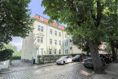 Schöne helle und gepflegte 2-Raum-Wohnung mit seperater Küche in Dresden Cotta