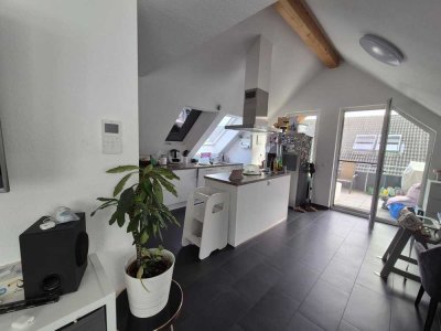 Moderne 2-Zimmer-Penthouse-Wohnung mit Aufzug direkt in die Wohnung und Südbalkon