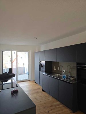 Stilvolle 3,5-Raum-Penthouse-Wohnung mit luxuriöser Innenausstattung mit Balkon und EBK in Nagold