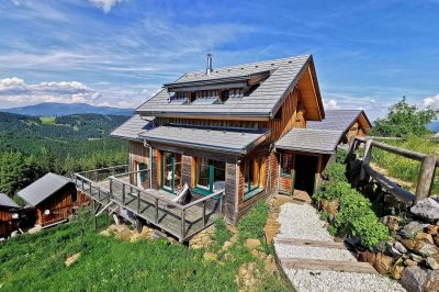 Extravagantes Chalet mit begehrter Freizeitwohnsitzwidmung und kolossalem Panoramablick am Klippitztörl