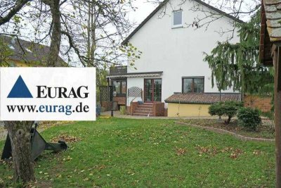 Schwanstetten-Mittelhembach: Kernsaniertes Einfamilienhaus am Ortsrand mit Doppelgarage