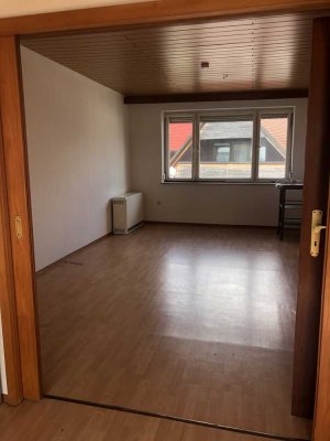 Schöne 3-Zimmer-Wohnung mit Einbauküche, Balkon und Garten in Kirchheim am Ries