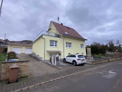 Schöne Dachgeschoss Wohnung mit Terrasse