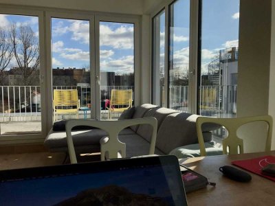 Penthouse-Feeling in Berlin-Adlershof: helle Neubauwohnung mit umlaufender Dachterrasse und Ausblick