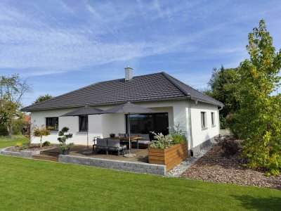 Wunderschöner, kernsanierter Bungalow im Grünen