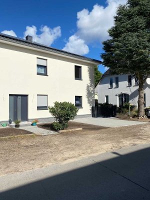 Neubau-Erstbezug - Einliegerwohnung im EFH mit 112 m² Nutzfläche mit Terrasse und Garten