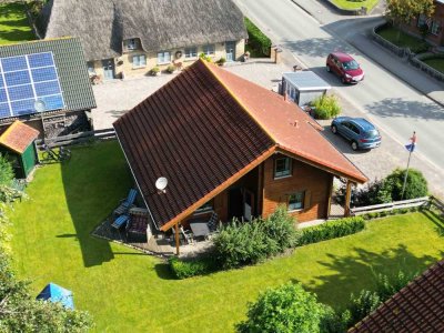 Großzügiges massives Holzhaus mit gemütlichem Charme