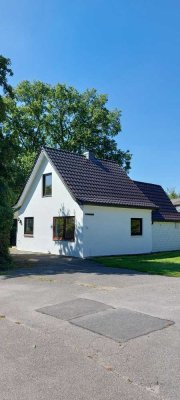 Preiswertes 2-Zimmer-Einfamilienhaus mit EBK in Löptin