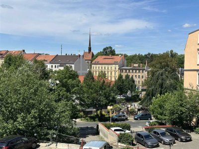 Interessante, aber praktisch geschnittene 3,5-Raumwohnung: 1. Etage, Lift, 2 Bäder & Balkon!