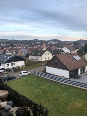 Gepflegte 3-Raum-DG-Wohnung mit Balkon in Keltern