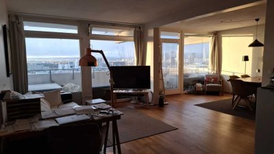 Sonnige 2-3-Zimmer-Wohnung mit Skylineblick, großem Balkon und EBK in Frankfurt am Main