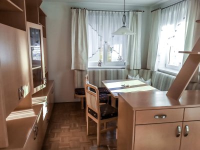 Ruhige, helle 3-Zimmer-Dachgeschosswohnung in Liftnähe zu vermieten – ab April/Mai 2025