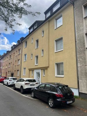 Leere Schöne und gepflegte 2-Raum-Wohnung mit Balkon in Mülheim an der Ruhr