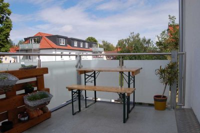 Moderne Wohnung mit Balkon und Wohnküche in zentraler Lage.