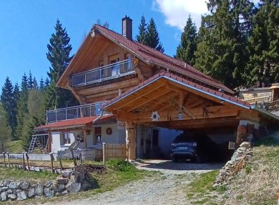 Rundstammhaus mit Ferienwohnung in Bestlage mit Fernblick