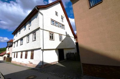 Wohnhaus in Fachwerkbauweise (Einzeldenkmal) auf über 3.000 m² Grundstück