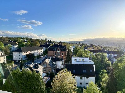 Hochwertig möblierte 2-Zimmer-Wohnung mit spektakulärem Blick über Wiesbaden