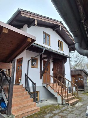 Schöne 2-Zimmer-OG-Wohnung mit Balkon in Großhelfendorf