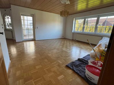 Attraktive und modernisierte 2,5-Raum-Terrassenwohnung mit Einbauküche in Baindt