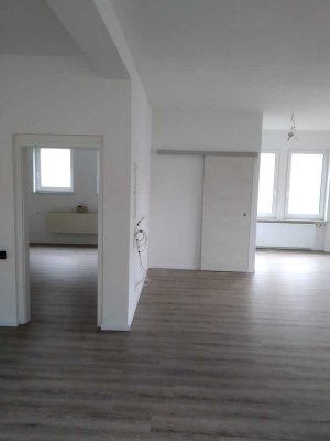 2 Zimmer-Wohnung (94 qm) mit separatem Eingang. WIE NEU Bj. 2023