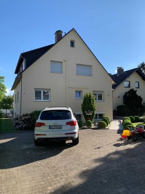 Geräumiges 8-Zimmer-Haus mit geh. Innenausstattung und EBK in Bad Homburg vor der Höhe (Kirdorf)