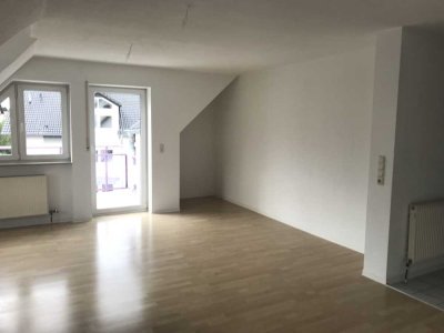 Freundliche und gepflegte 3-Zimmer-DG-Wohnung mit Balkon in Ingelheim am Rhein