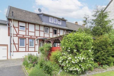 Profitieren, dann genießen: 6-Zi.-Maisonette mit Carport, neuwertiger EBK in Neindorf (Denkte)