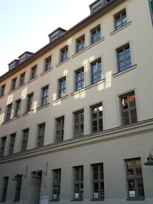 Schickes, helles Apartment im WG-Stil mit Einbauküche inmitten der City!