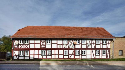 Mehrfamilienhaus mit 3 Wohnungen, Nebengelass und Garage!