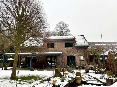 Wunderschönes Einfamilienhaus im Grünen mit tollem Garten