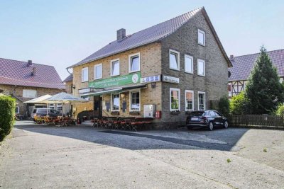 Eventhalle, Parkplätze, Monteurzimmer und Wohnen unter einem Dach auf 560 m²