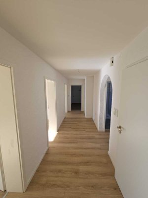 Exklusive 3,5-Zimmer-Wohnung mit gehobener Innenausstattung mit Einbauküche in Bobingen