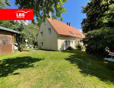 Mehrfamilienhaus mit zusätzlichem Baugrundstück in ruhigem Umfeld...