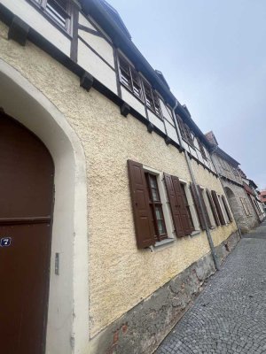 Helle 2-Raum-Wohnung mit Balkon und Stellplatz in zentraler Lage