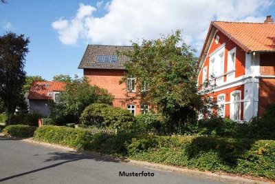 Einfamilienhaus nebst Garage und Gartenhaus