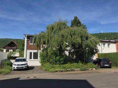 Familienfreundliches 6-Zimmer-Einfamilienhaus mit Garten in Kuchen