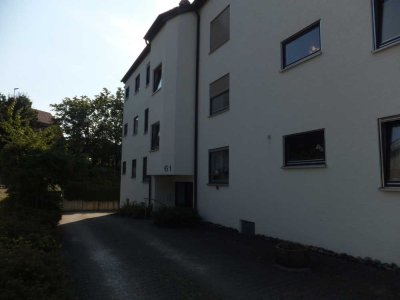 Attraktive helle 4-Zimmer Erdgeschoßwohnung mit Terrasse in Riederich