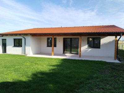 Bungalow 104 m² mit schönem Garten