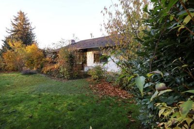 BUNGALOW IM HERBSTLAUB