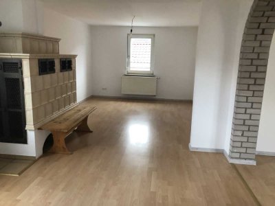 Modernisierte 6-Zimmer-Wohnung mit Balkon in Rimpar