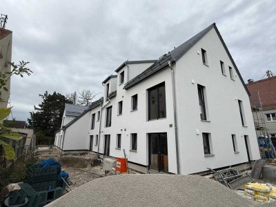 Großzügige Neubau 2 ZKB mit Terrasse und Garten im KfW40-Standard