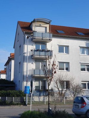 Biete Schätzchen mit Sonnenbalkon von privat!!