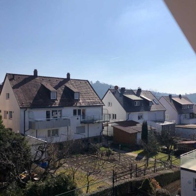 1-Zimmer-DG-Wohnung mit Balkon und Küchenzeile in Stuttgart Luginsland an Pendler/Student